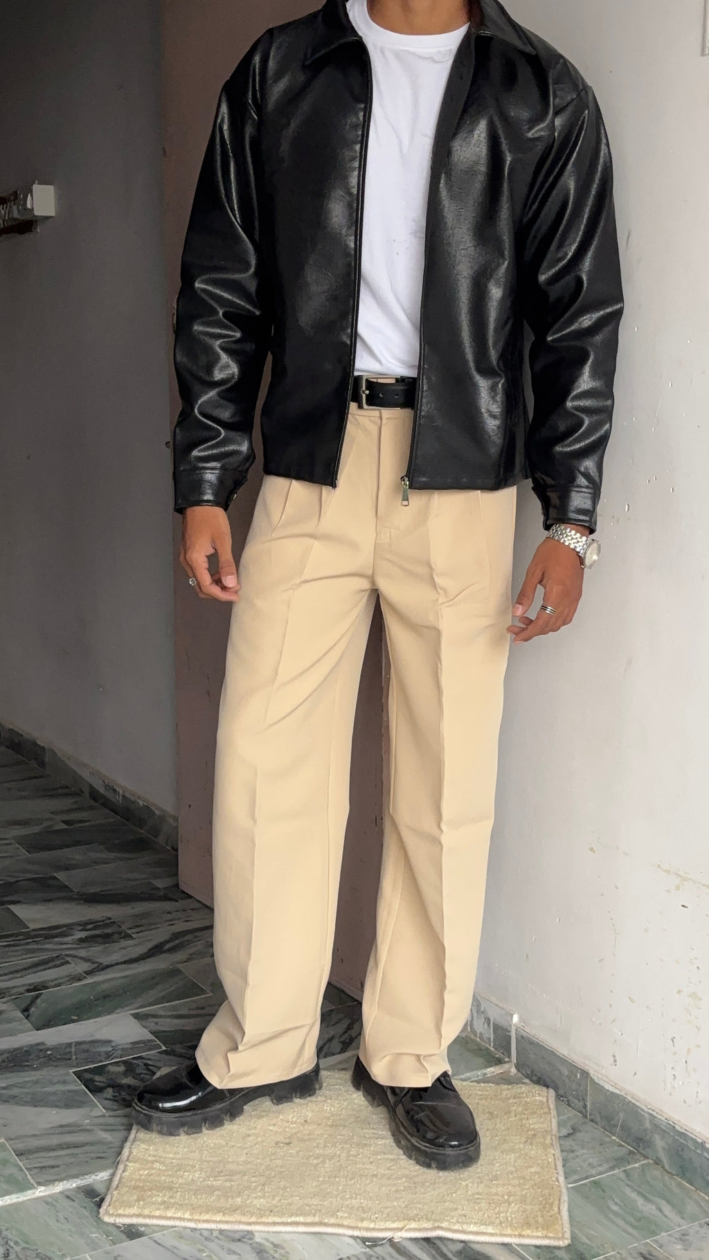 Men’s Cropped Leather Bomber Jacket – Waist-Length Minimalist Design