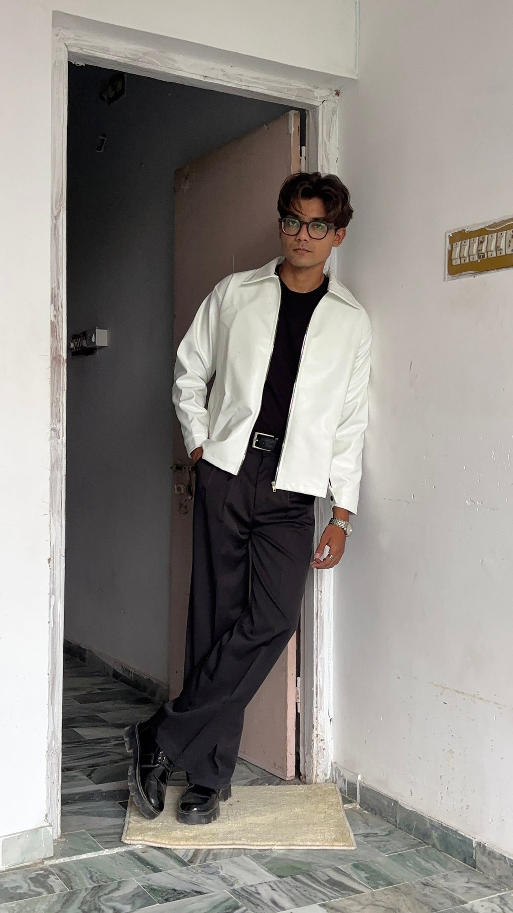 Men’s Cropped Leather Bomber Jacket – Waist-Length Minimalist Design