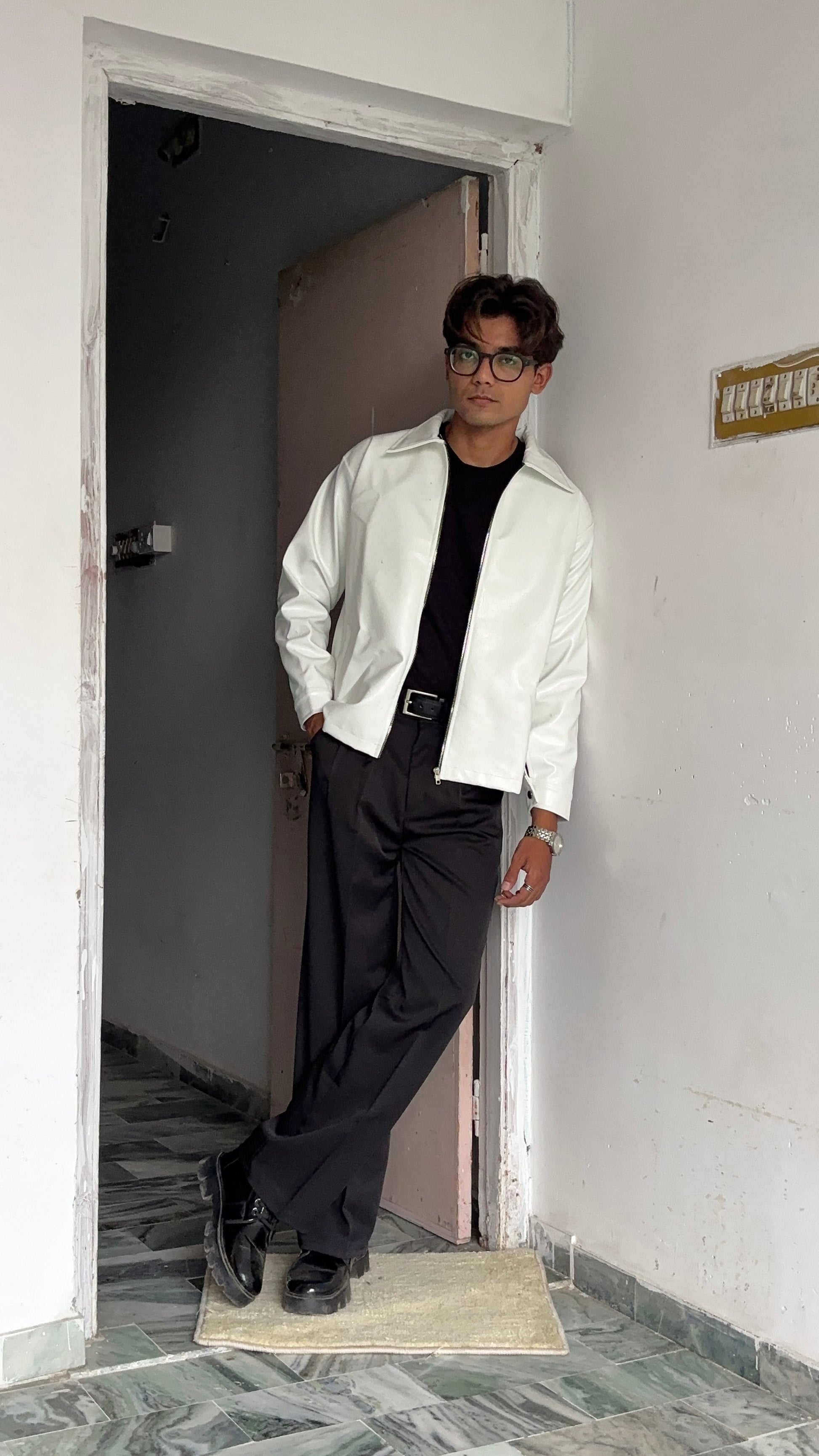 Men’s Cropped Leather Bomber Jacket – Waist-Length Minimalist Design