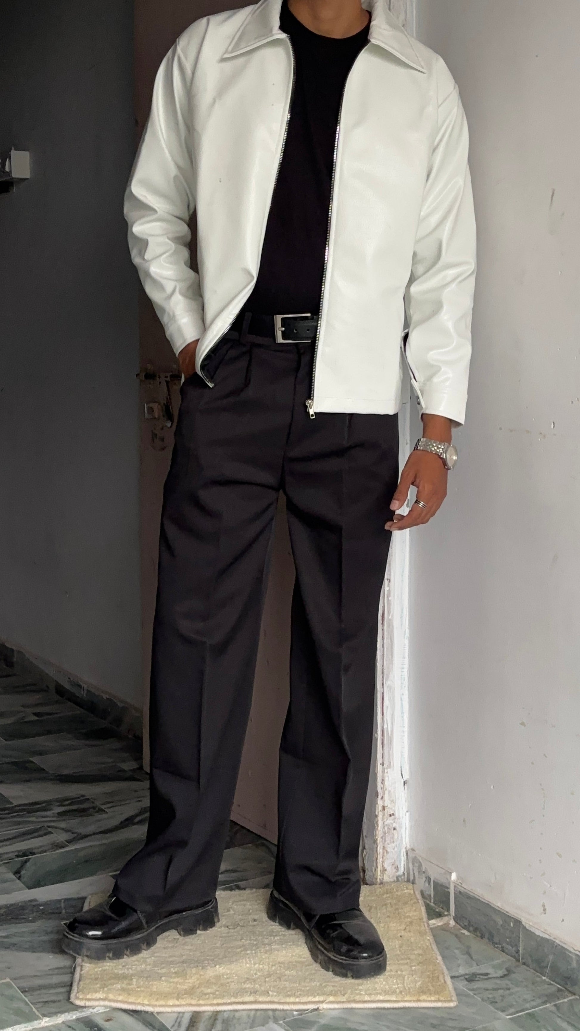 Men’s Cropped Leather Bomber Jacket – Waist-Length Minimalist Design